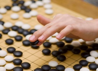 Faut-il avoir peur du robot AlphaGo ?