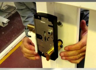 Comment installer une serrure en applique ?