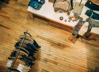 Pourquoi faire appel à un menuisier pour l’aménagement de votre boutique ?