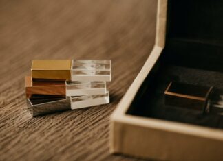 Clé USB cuir, un cadeau d’affaires personnalisable Clé USB cuir