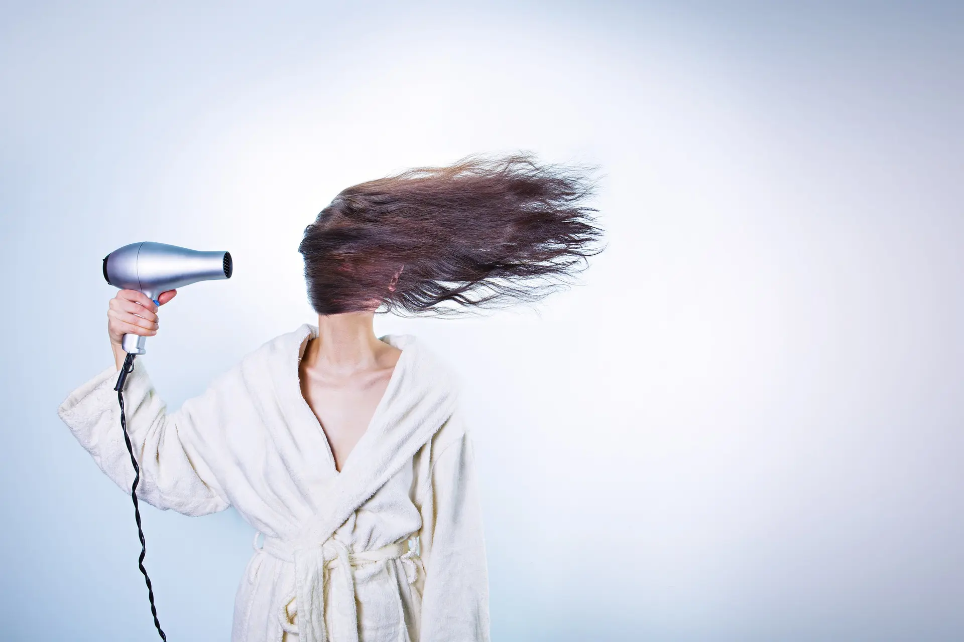 Repousse des cheveux après une greffe : quel est le délai ?