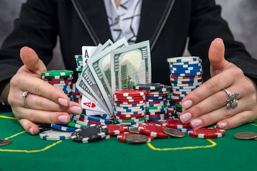 Les meilleures stratégies pour faire des bénéfices au poker