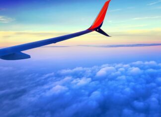 5 Accessoires Pratiques pour Voyager en Avion