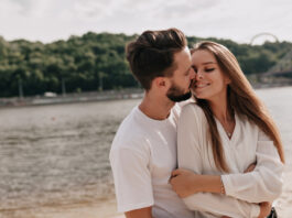 Réussir à maintenir la flamme dans son couple : conseils et astuces au quotidien