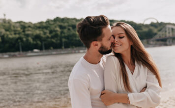Réussir à maintenir la flamme dans son couple : conseils et astuces au quotidien
