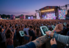 L’essor du « Phygital » dans les festivals : quand le textile devient un point de contact NFC